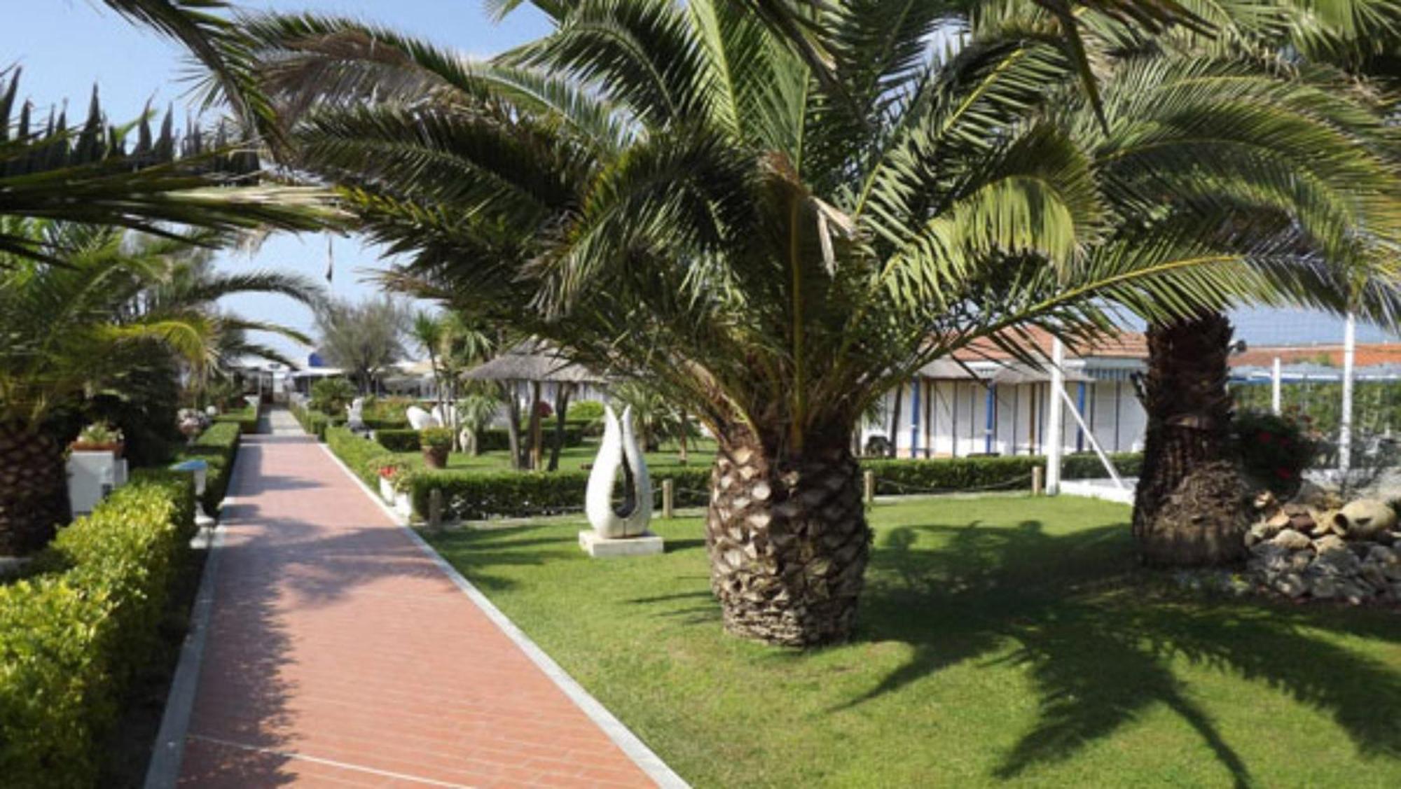 Bed And Breakfast Bagno Venezia Marina Di Carrara Exterior photo